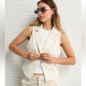 NWT AE 🦅 cream Lapel Vest